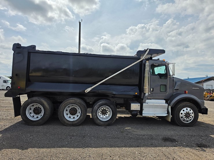 2013-kenworth-t800-image-4