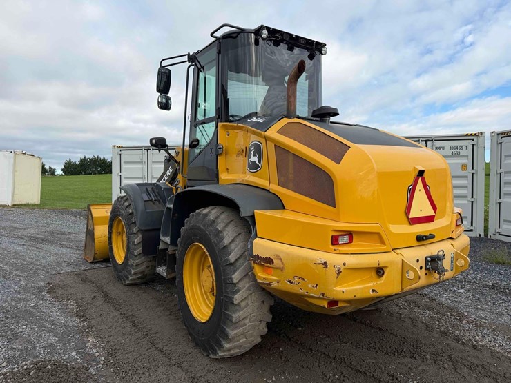2021-deere-344l-image-3