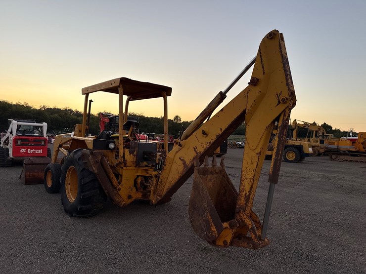 john-deere-310-image-11