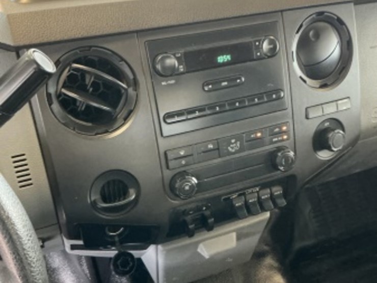 2012-ford-f550-image-19