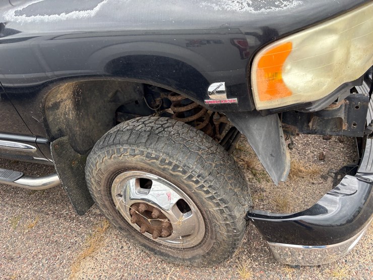 2004-dodge-3500-image-14