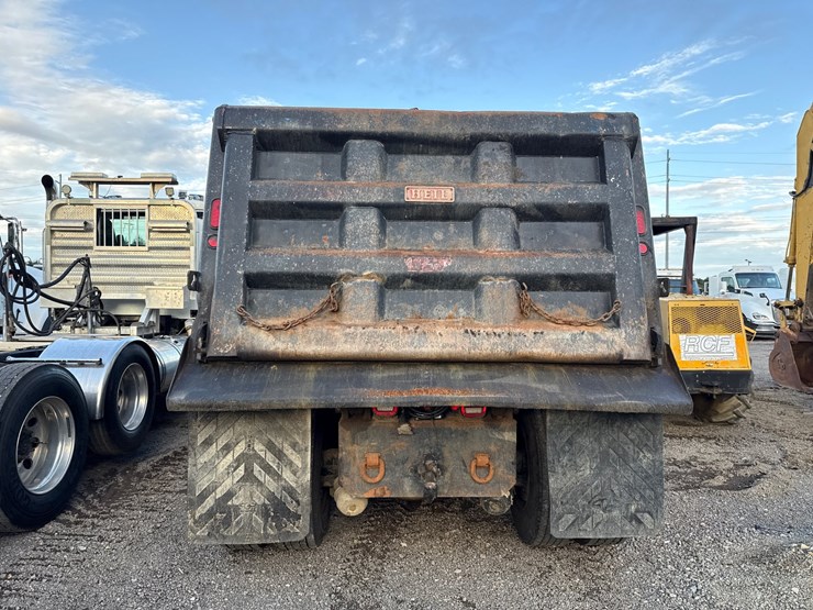2001-peterbilt-379-image-9