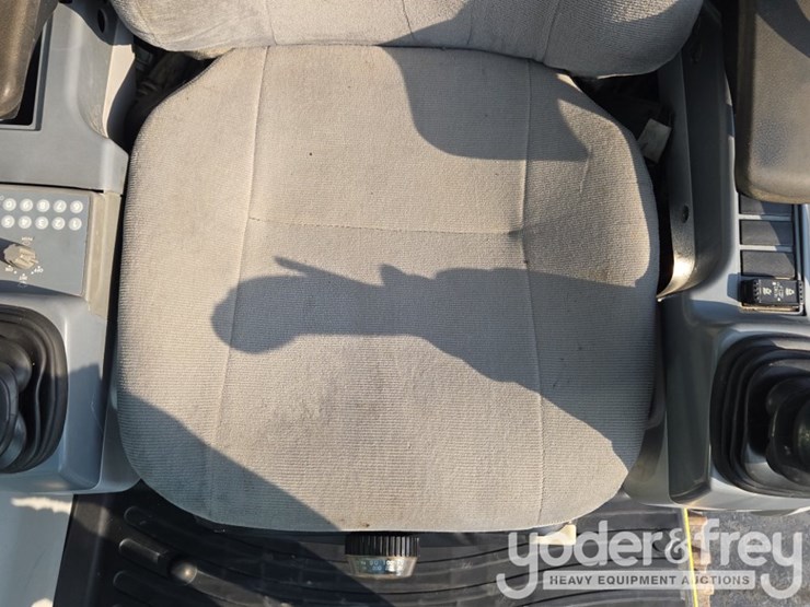 2019-deere-210g-lc-image-74