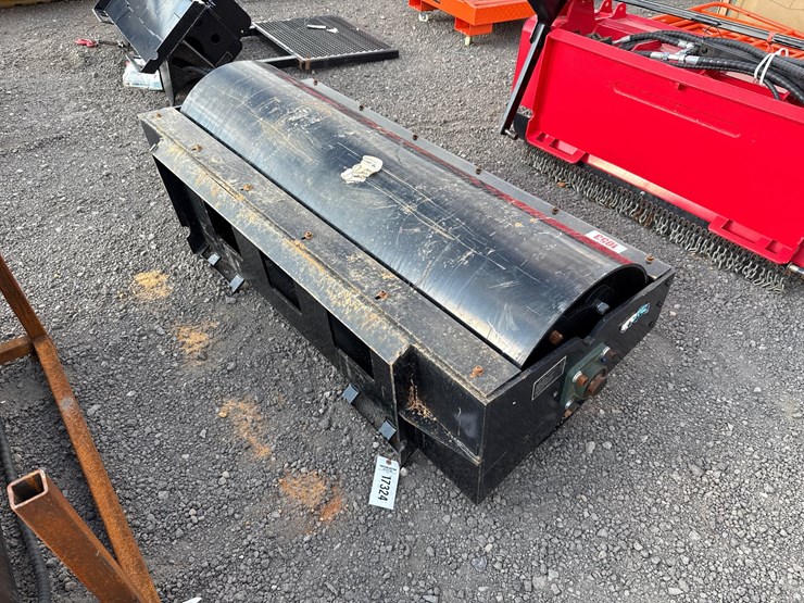 #1053-•-60"-skid-steer-vibratory-roller-image-4