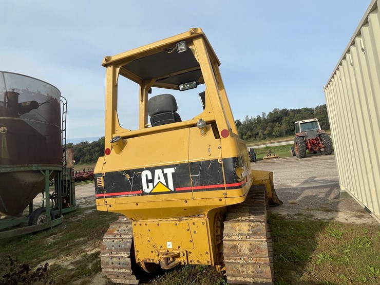 2005-caterpillar-d3g-xl-image-5