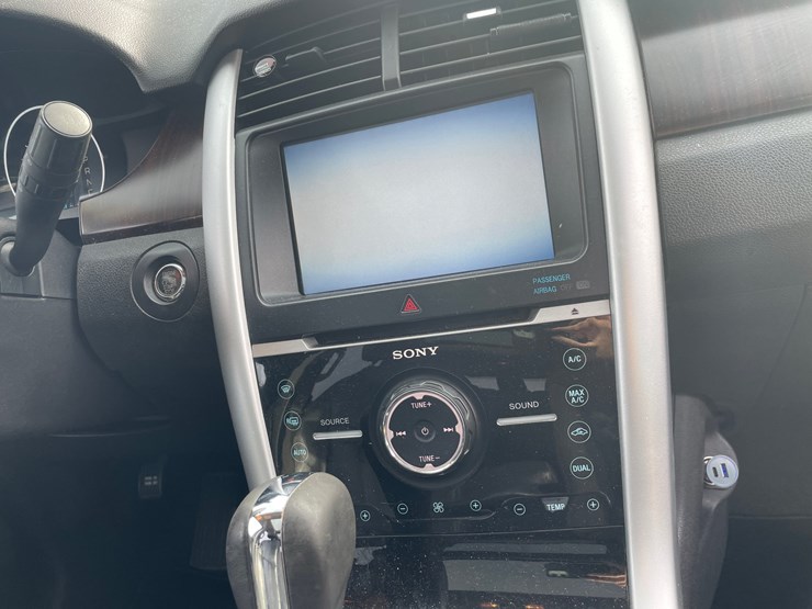 2012-ford-edge-image-39