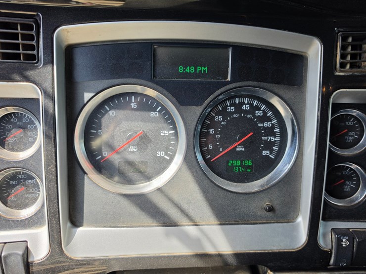 2013-kenworth-t800-image-18