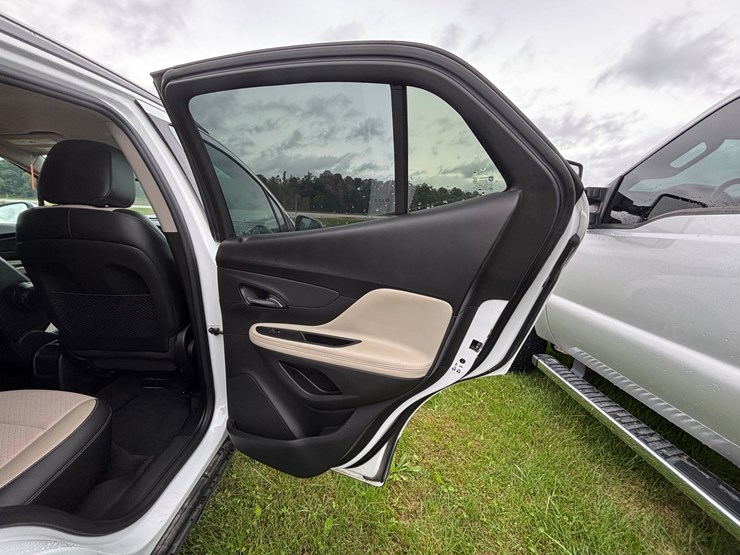 2021-buick-encore-image-18