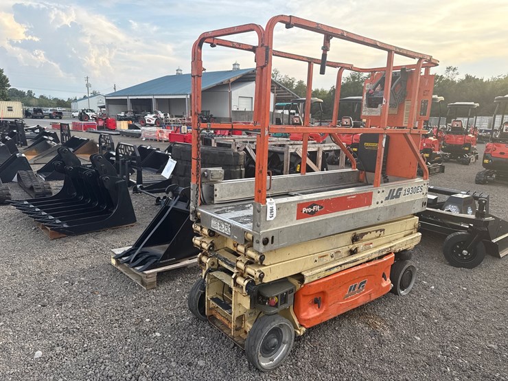 2004-jlg-1930es-image-1