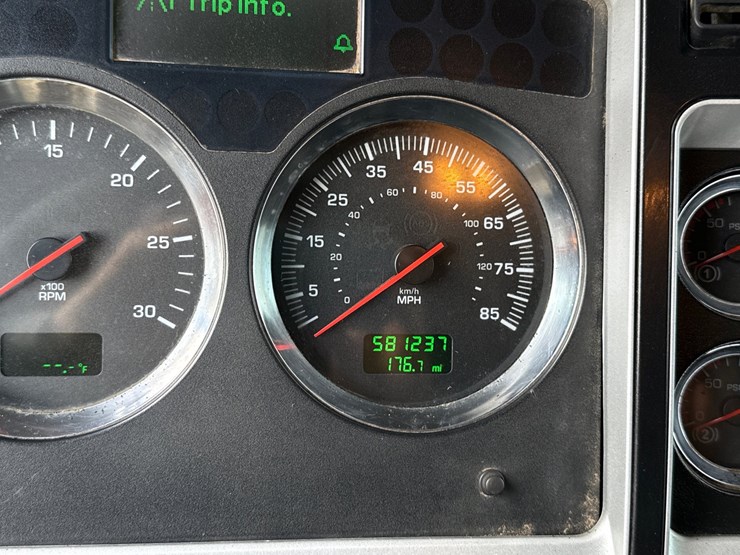 2009-kenworth-t800-image-19