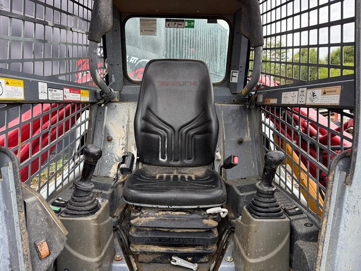 2021-takeuchi-tl8-image-12