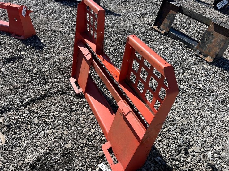 walk-through-skid-steer-fork-frame-backing-plate-image-4