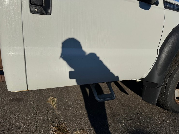 2013-ford-f550-image-19