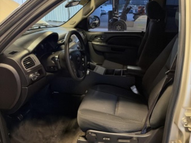 2014-chevrolet-tahoe-image-24