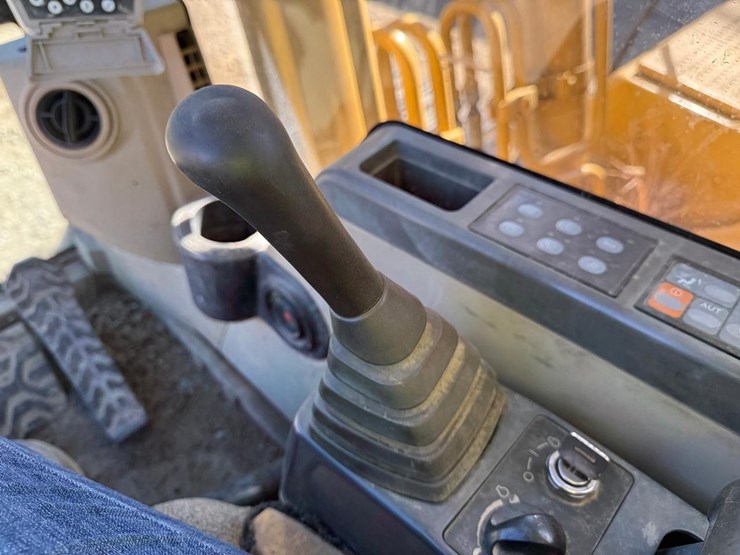 2005-caterpillar-320cl-image-26
