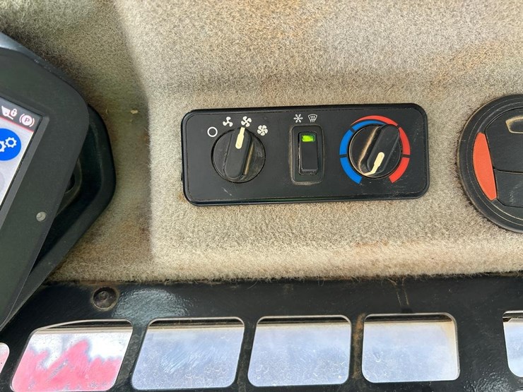2021-bobcat-t62-image-23