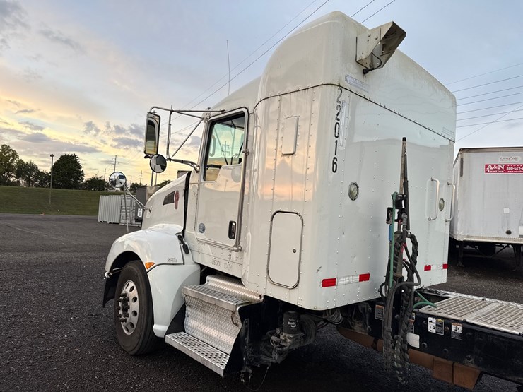 2013-kenworth-t660-image-10