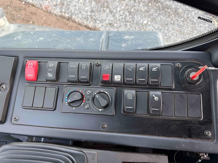 2021-deere-344l-image-25
