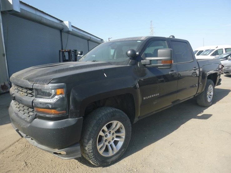 2018-chevrolet-1500-image-1
