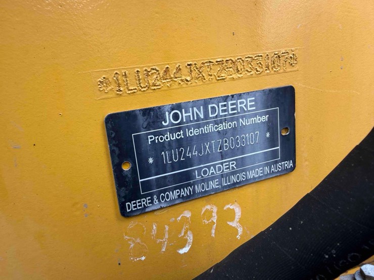 2013-deere-244j-image-29