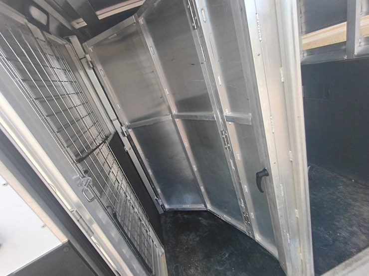 2012-custom-trailer-image-37
