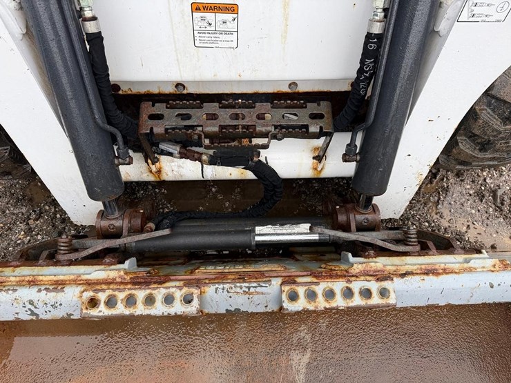 2022-bobcat-s740-image-10