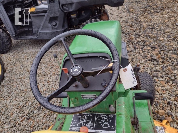 john-deere-210-image-6