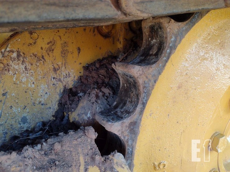 2023-deere-550k-lgp-image-16
