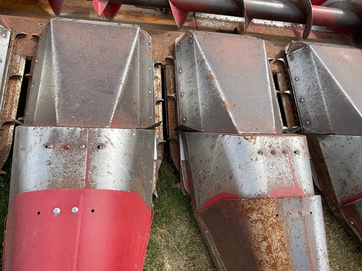 #1325-•-case-1063-(6)-row-corn-head-image-13
