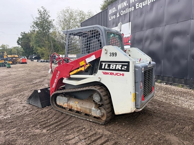 2023-takeuchi-tl8-image-2