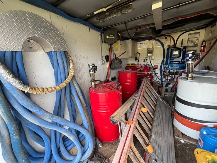 #1321-•-2021-diamond-cargo-enclosed-trailer-with-spray-foam-business-equipment-(no-title)-image-33