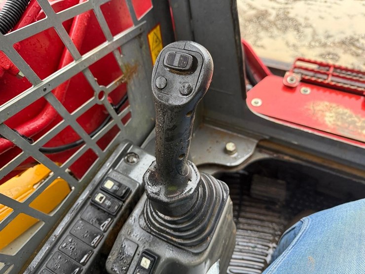 2020-takeuchi-tl8-image-26