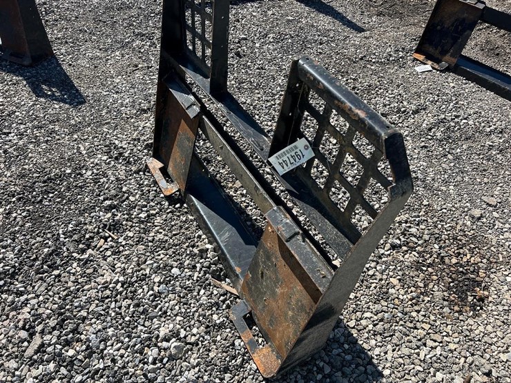 walk-through-skid-steer-backing-plate-image-2