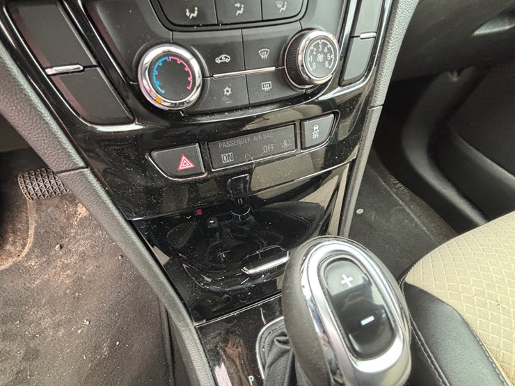2021-buick-encore-image-38
