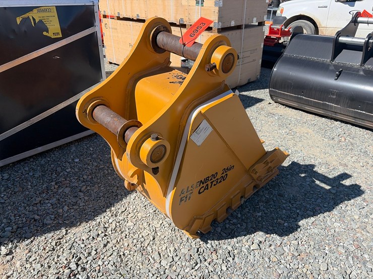 caterpillar-320-image-3
