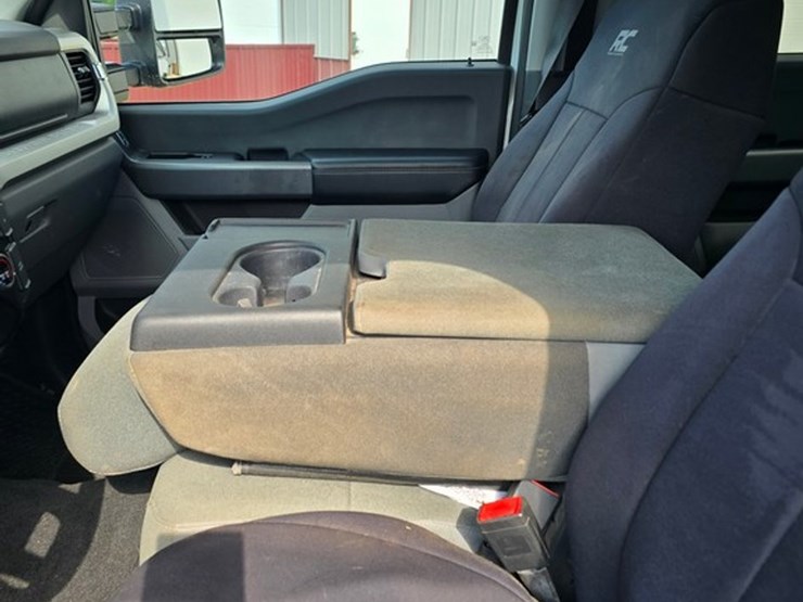 2023-ford-f350-xlt-image-23