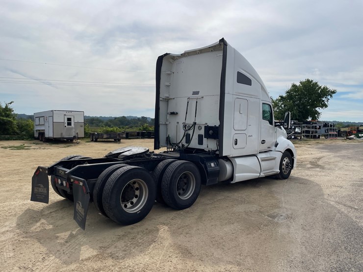 2017-kenworth-t680-image-5