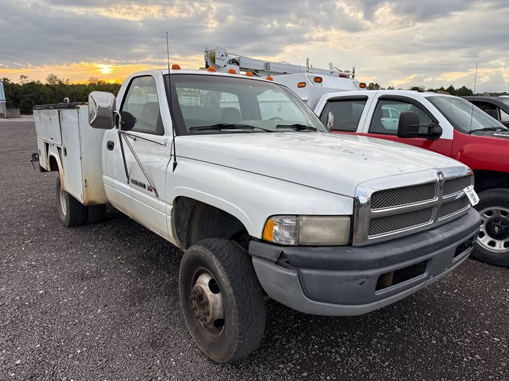 1997-dodge-ram-3500-image-3