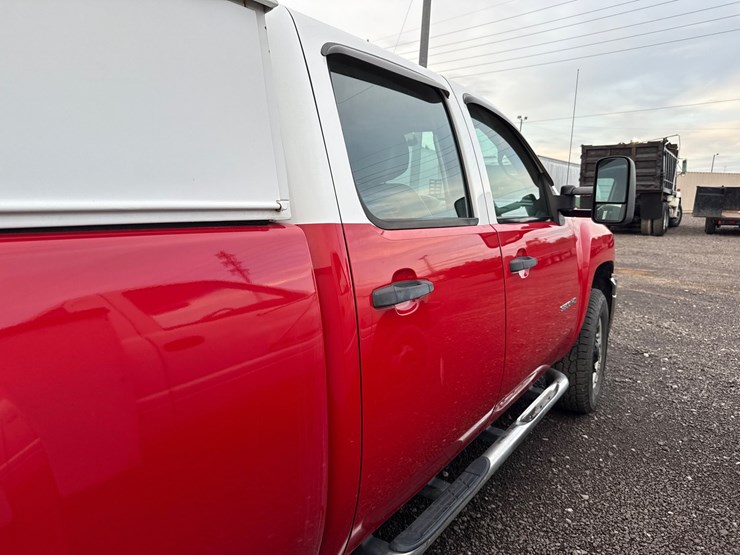 2013-chevrolet-3500-image-6