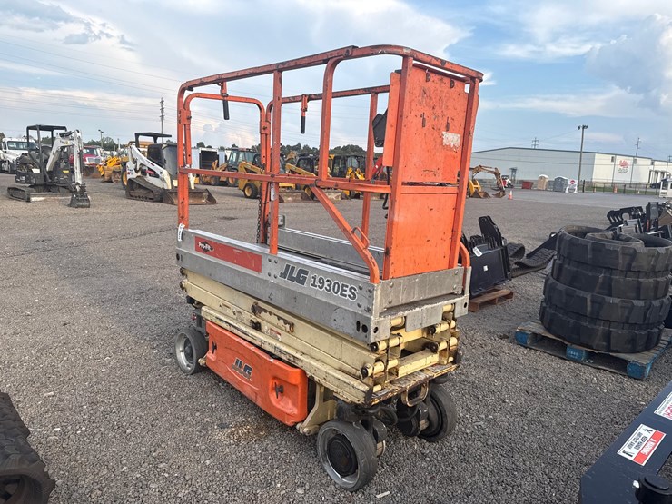 2004-jlg-1930es-image-5