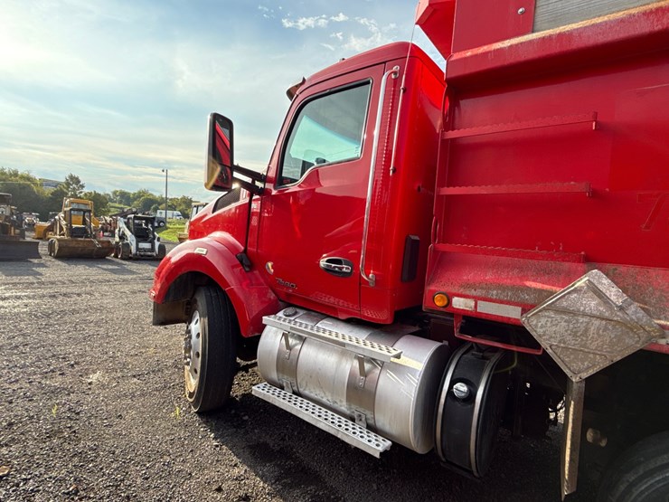 2017-kenworth-t880-image-11