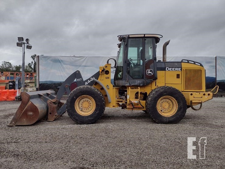 2006-deere-444j-image-1