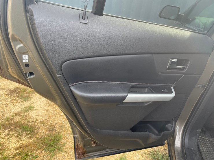 2012-ford-edge-image-21