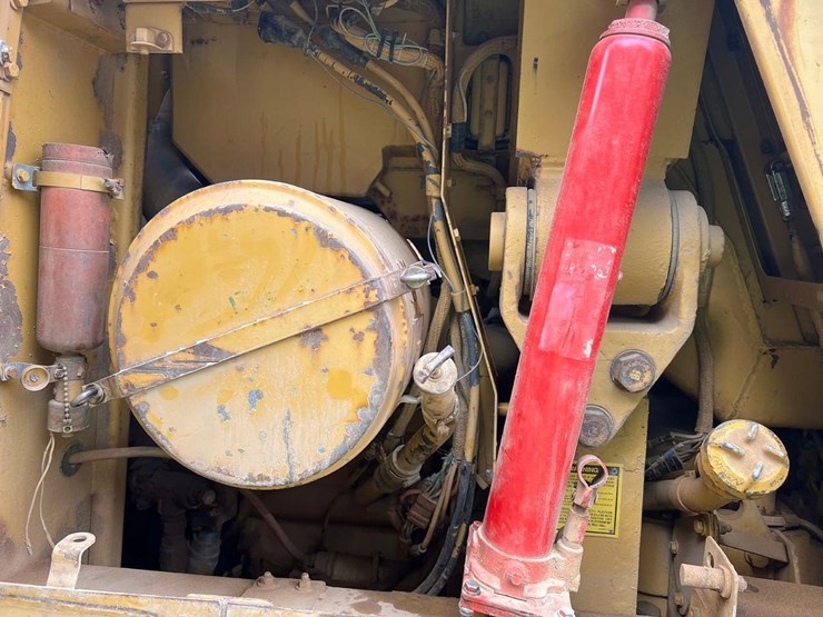 caterpillar-953-image-16
