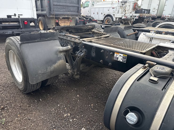 2017-kenworth-t680-image-5
