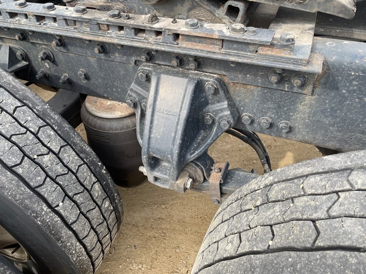 2017-kenworth-t680-image-28