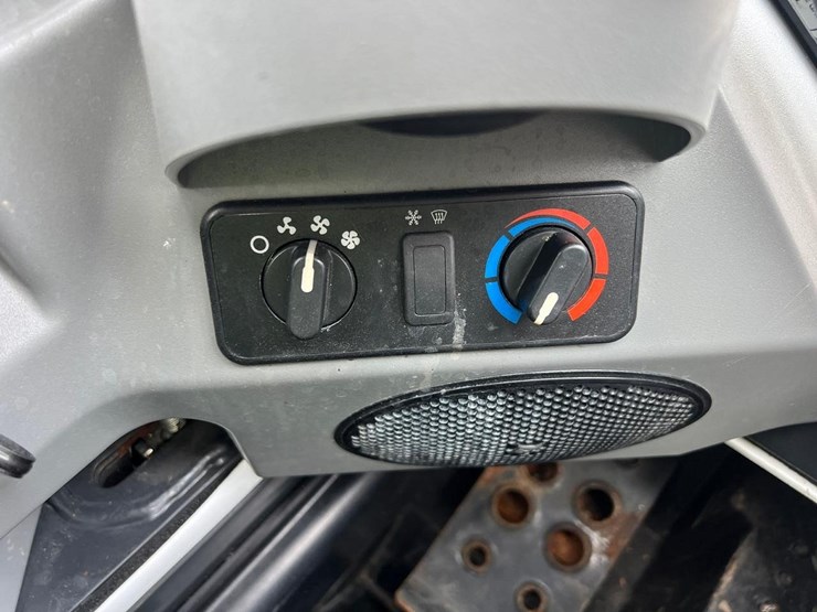 2018-bobcat-s570-image-23
