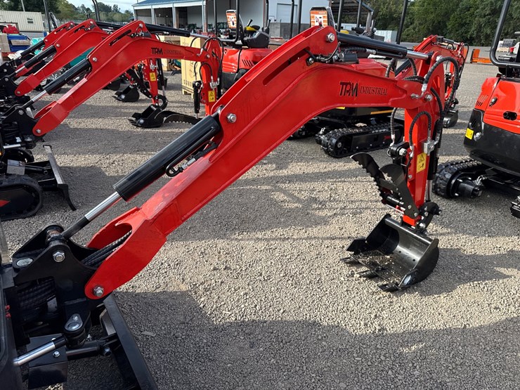 #1071-•-2026-tpm-18hh-mini-excavator-image-3