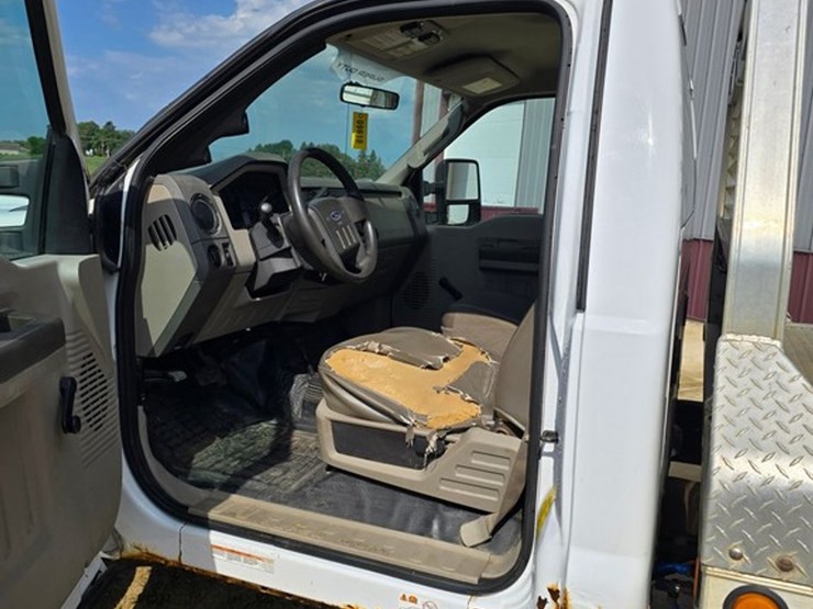 2008-ford-f550-image-12