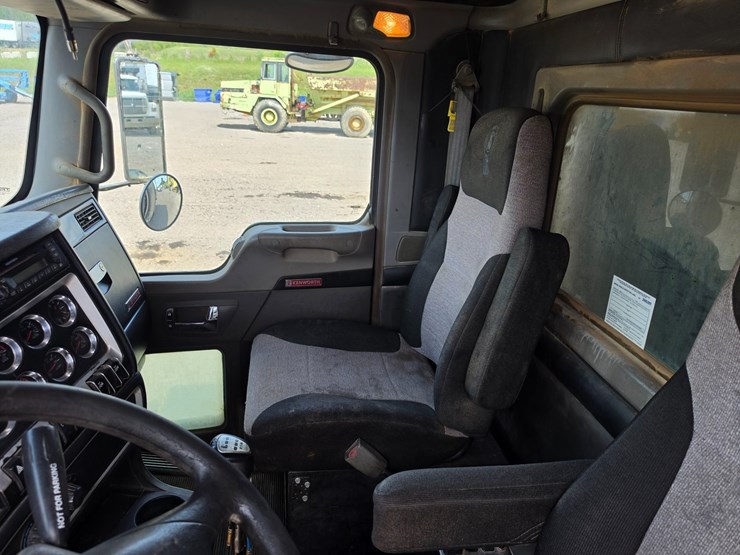 2013-kenworth-t800-image-16